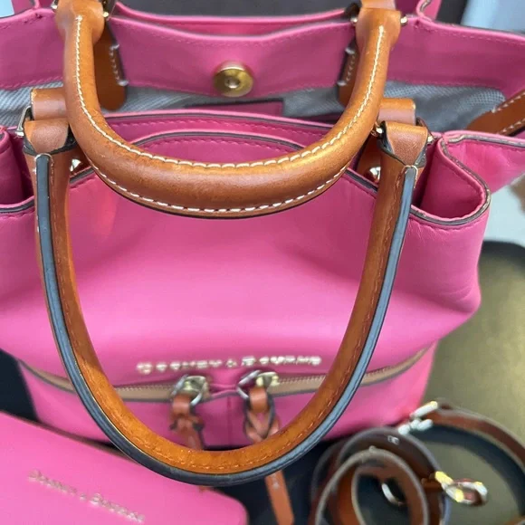 DOONEY AND BOURKE SET OF DAWSON PINK PURSE AND WRISTLET - Picture 12 of 15